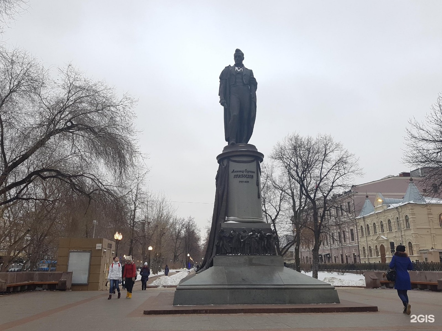 памятник грибоедову в москве