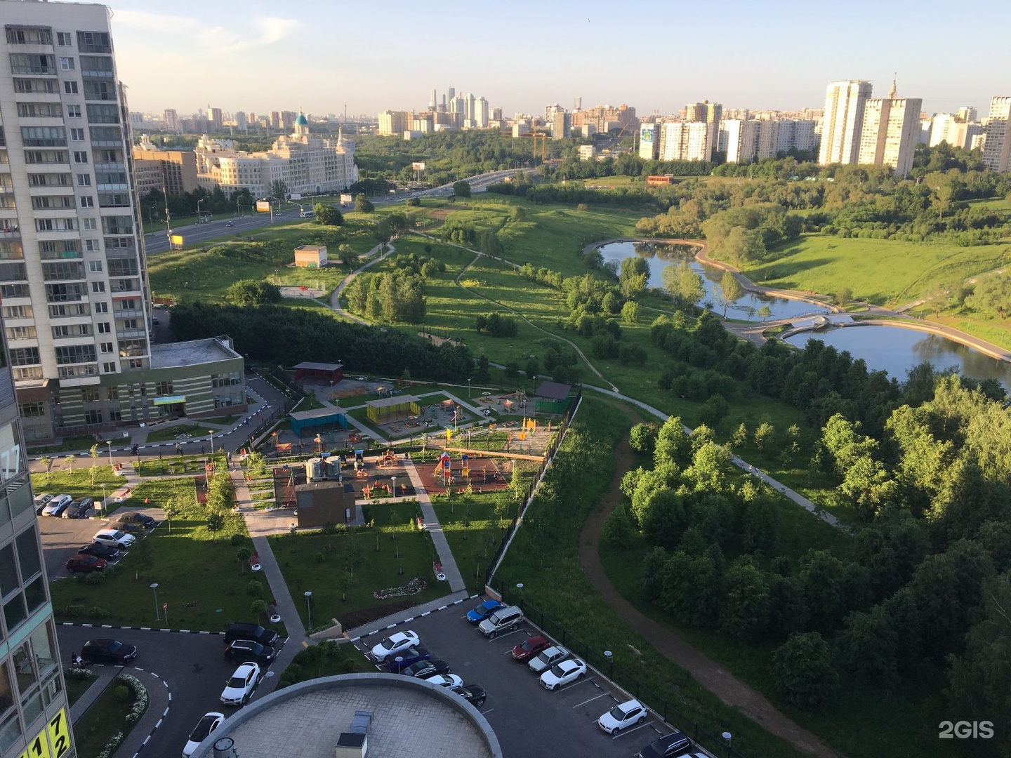 Парк олимпийской деревни в Москве