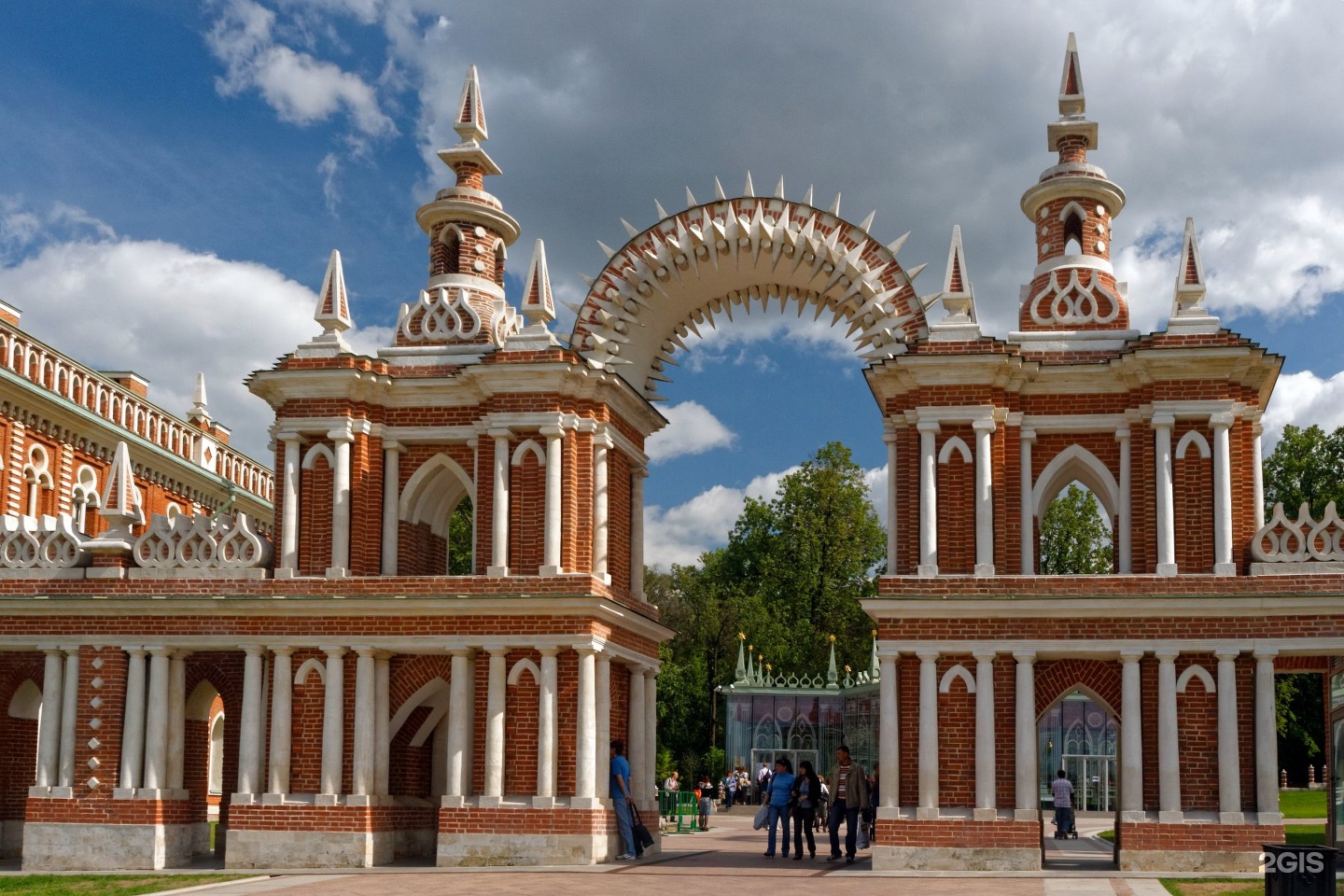 большой дворец и хлебный дом в царицыно