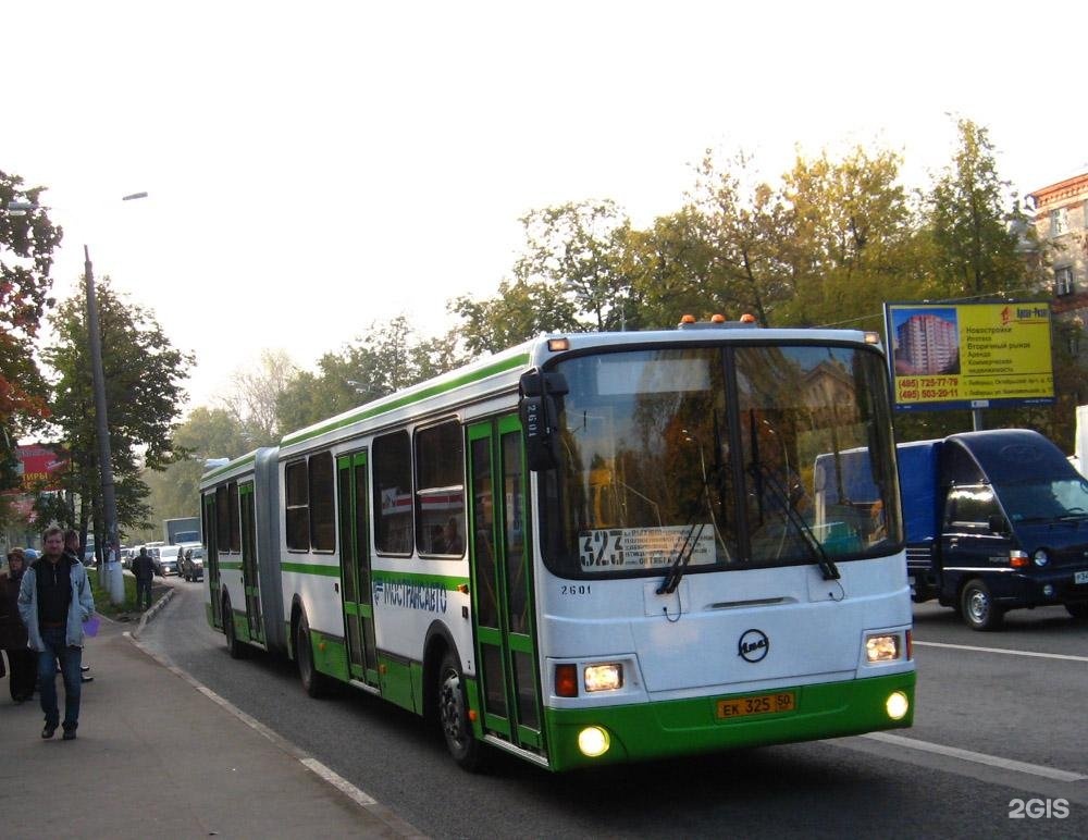 Автобус выхино люберцы. Автобус 323 Люберцы. Люберцы автобус ЛИАЗ. Метро Выхино автобус 323. Маршрут 323 Люберцы.