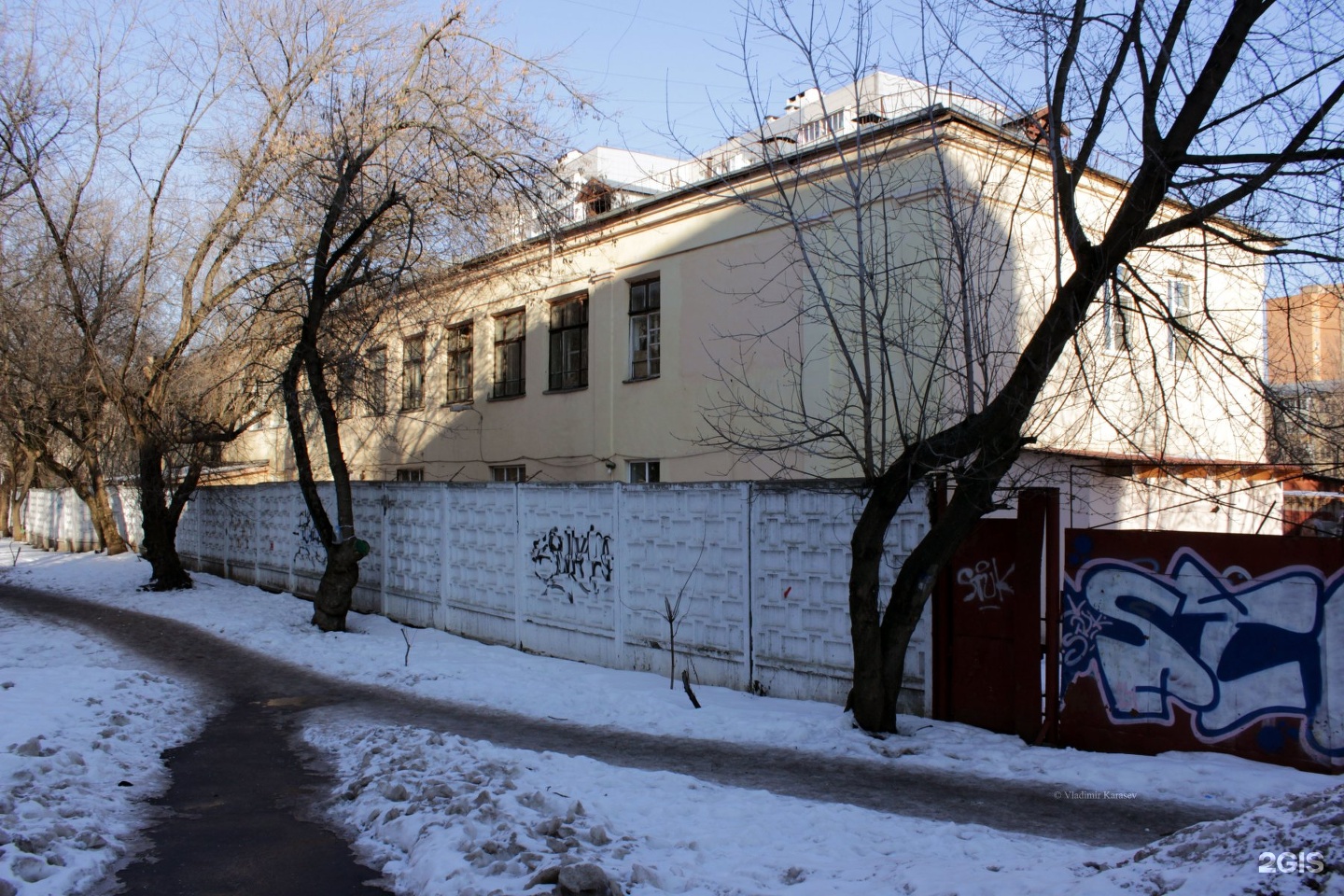 Перовский районный. Улица Плющева Москва. Ул. Плющева, 4. Школа на улице Плющева в Москве. Медмарсо, Москва, улица Плющева.