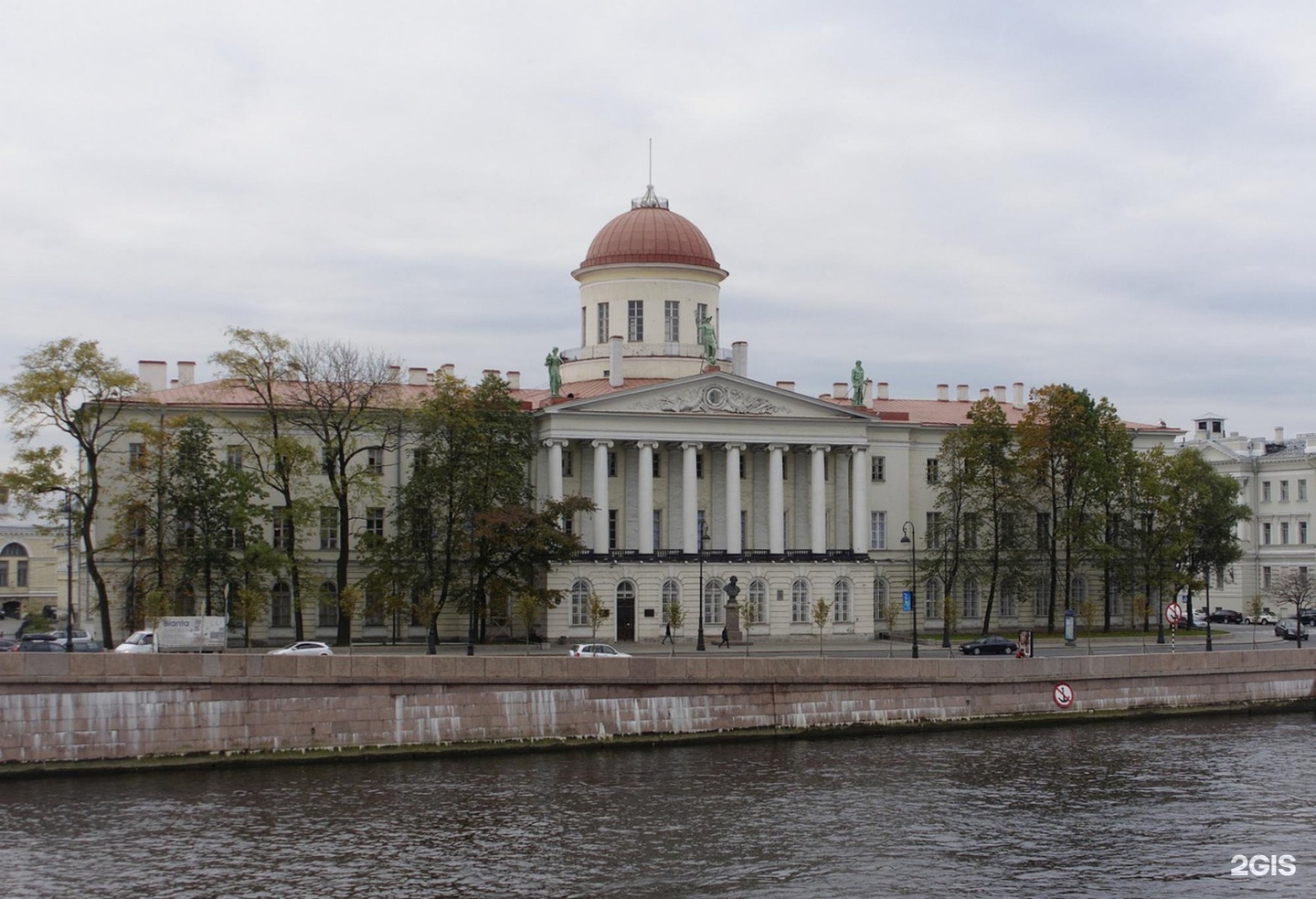 Ирли ран пушкинский дом. Здание таможни на Васильевском острове. Пушкинский дом Питер.