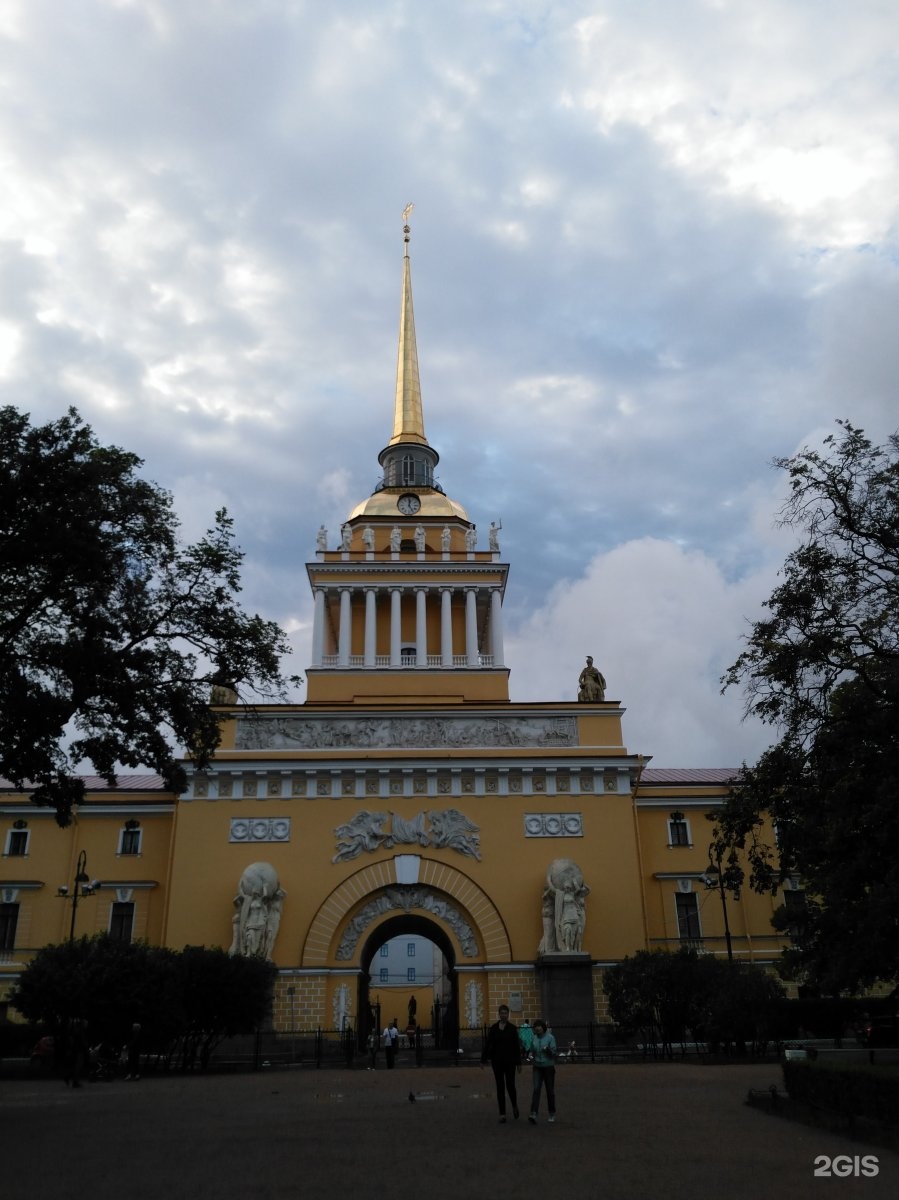 Адмиралтейство при петре. Адмиралтейство. Адмиралтейство после Захарова. Адмиралтейство в Санкт-Петербурге Архитектор. Здание Адмиралтейства Захарова.