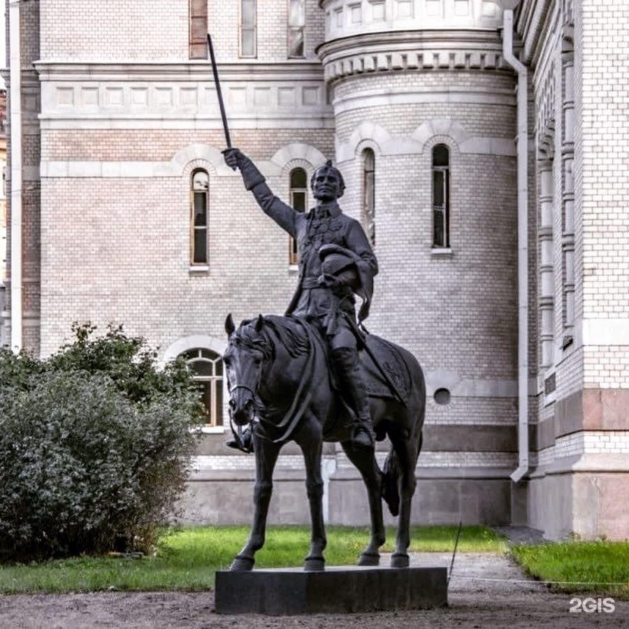 Памятник суворову петербург. Памятник Александру Суворову в Санкт-Петербурге. Памятник Суворову Воронихин. Памятник Суворову на Марсовом поле.