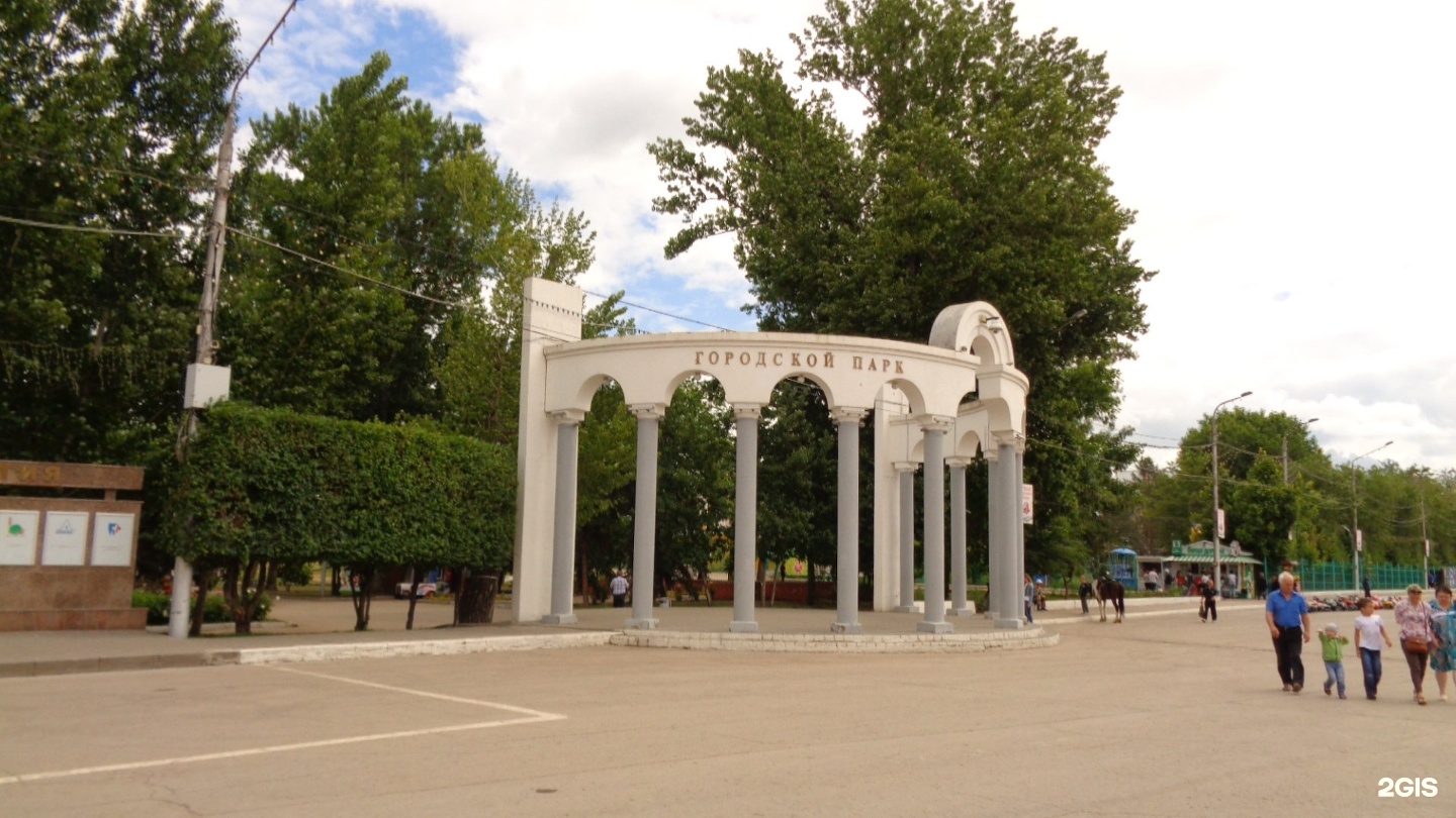 Парк энгельса. Парк города Энгельса. Лесопарк Энгельс. Городской парк г Энгельс. Достопримечательности Энгельса городской парк.