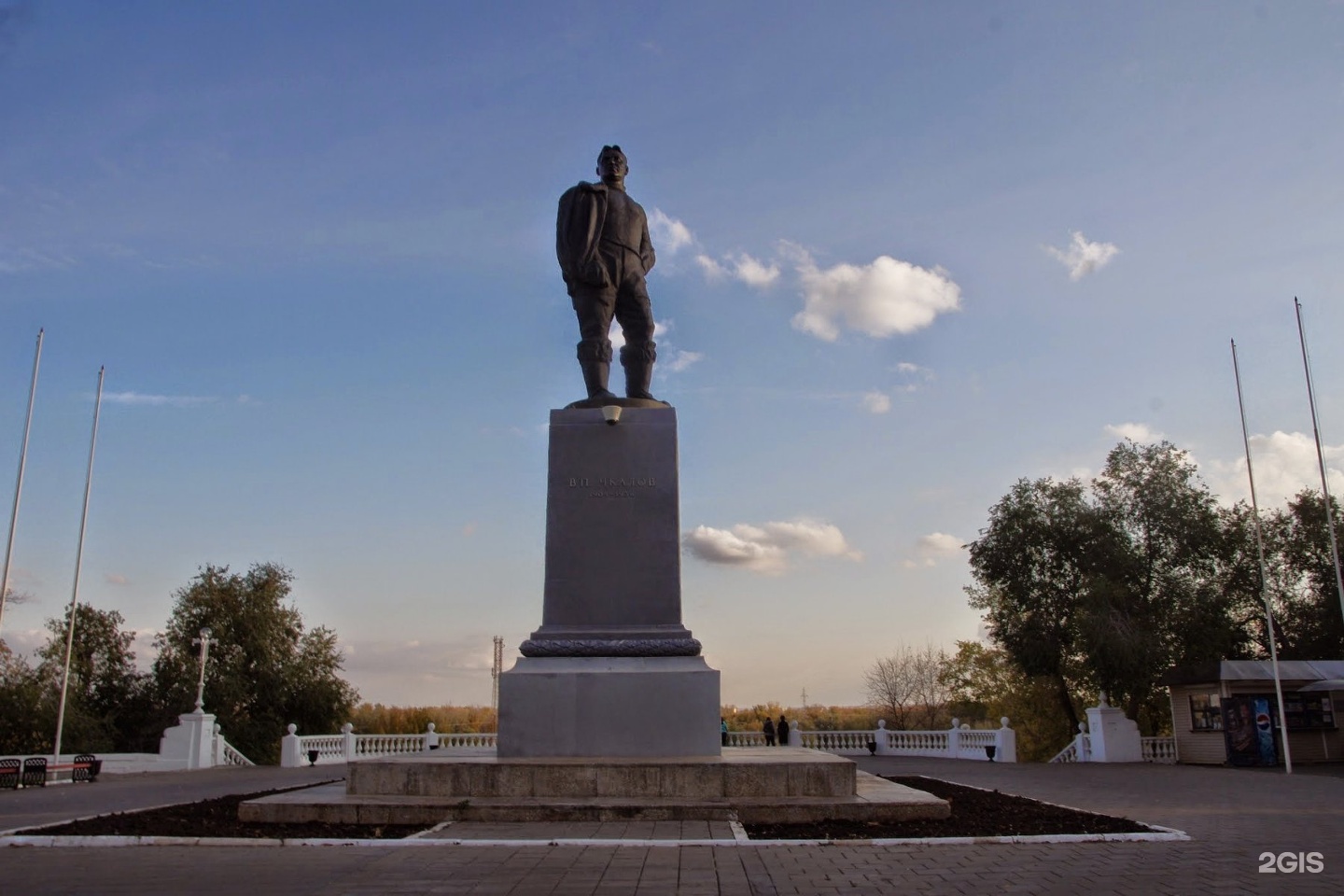 Чкалов памятник Оренбург