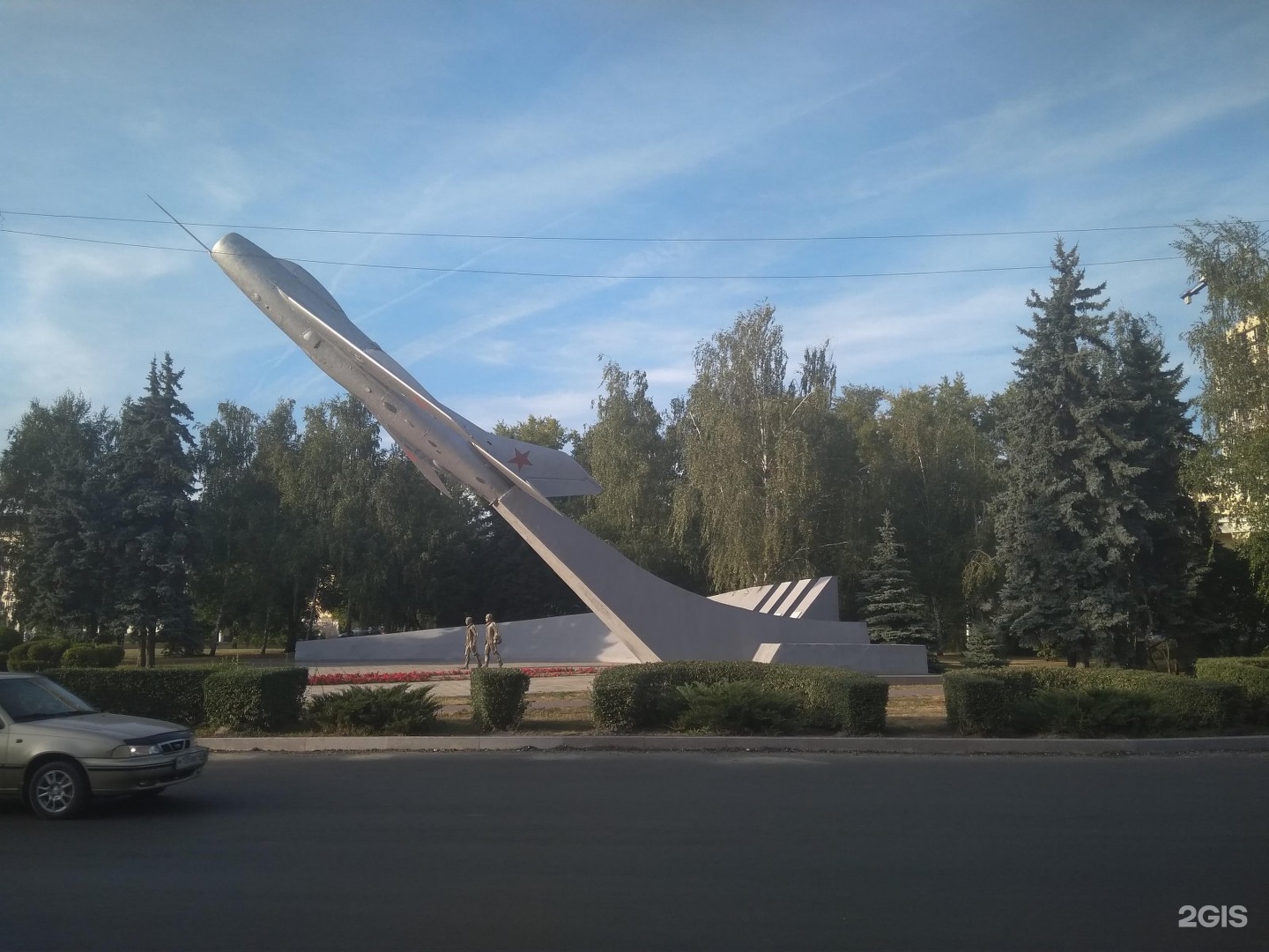 Памятник самолет в Липецке