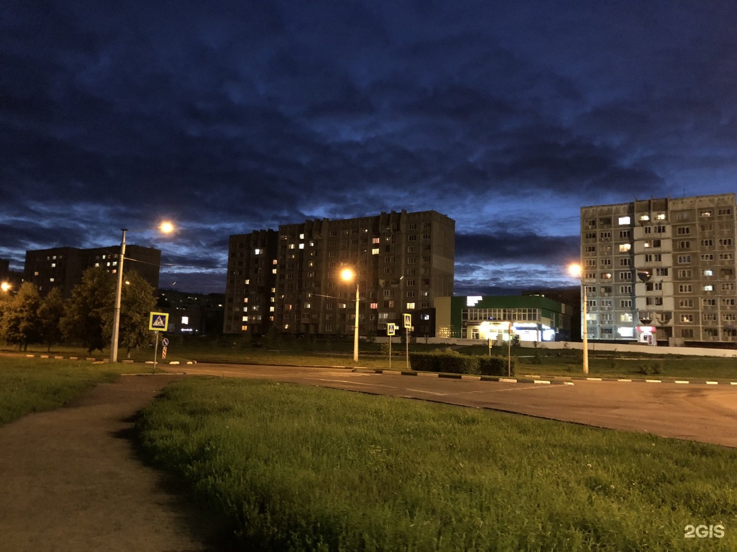 Новоильинский в городе новокузнецке. МЖК Новокузнецк Новоильинский район. Площадь Новоильинского района города Новокузнецка. 100 Новоильинский район Новокузнецк. Новокузнецк Березовая роща Новоильинский район.