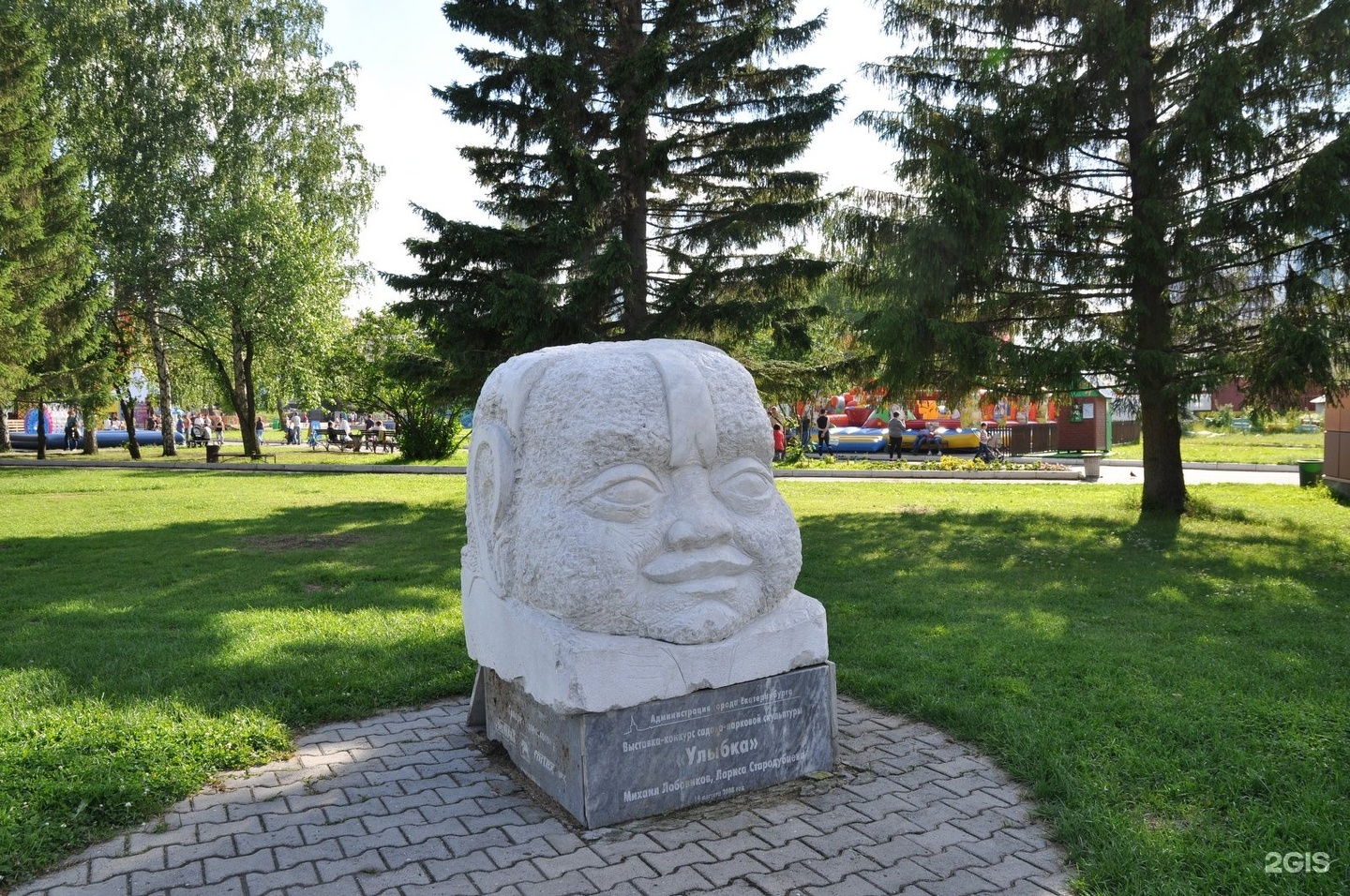 Sculpture smile. Скульптура улыбка в Екатеринбурге. Скульптура улыбка. Скульптура улыбка в России.