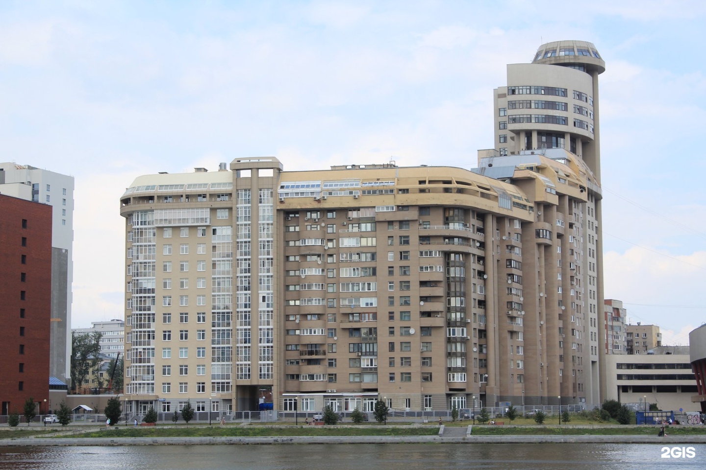 Переулок красный