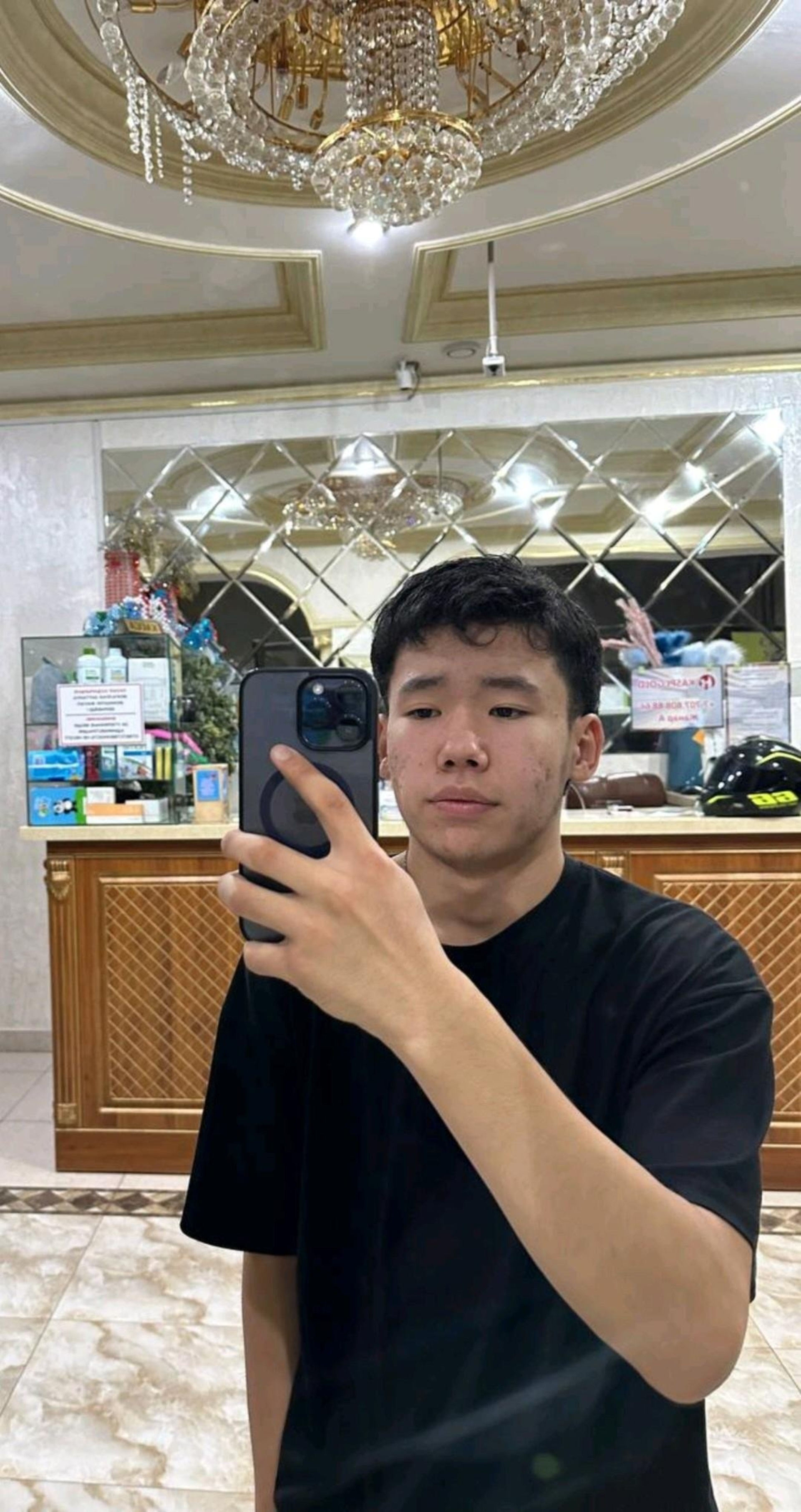 Қыздар моншаға қарап отыр