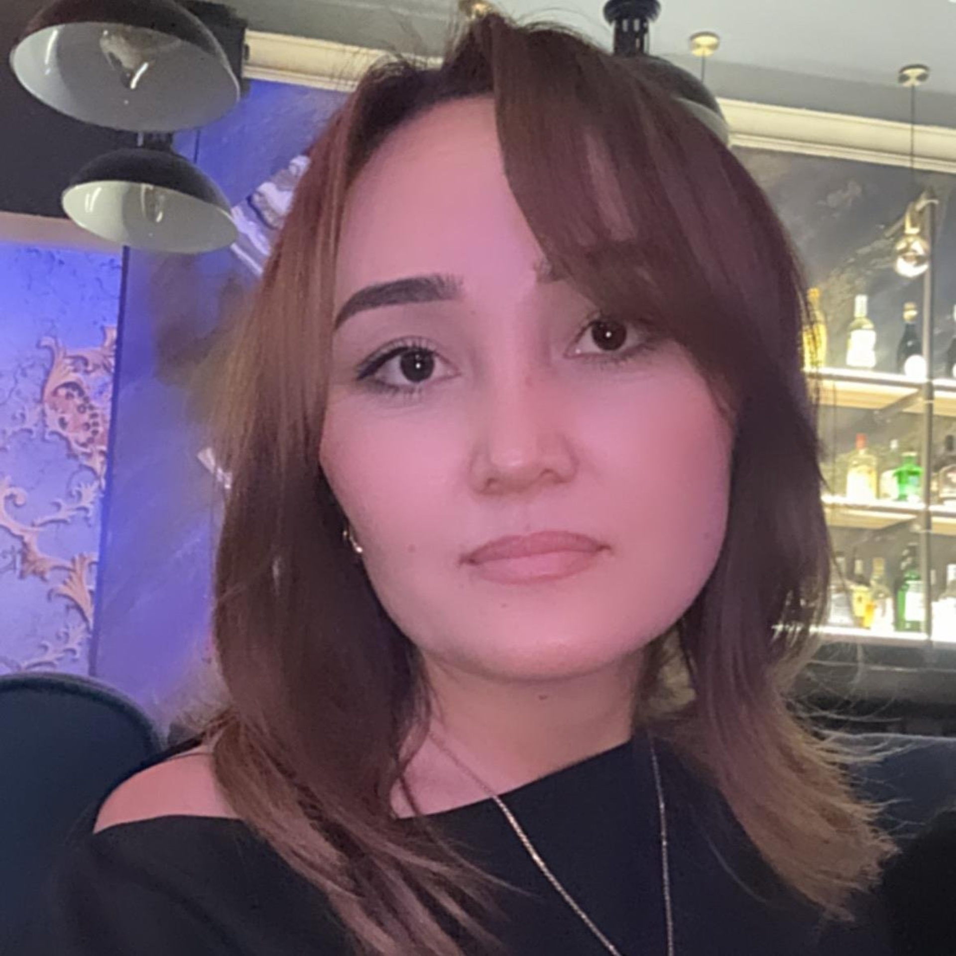 Уролог науқасты жұлқылайды.