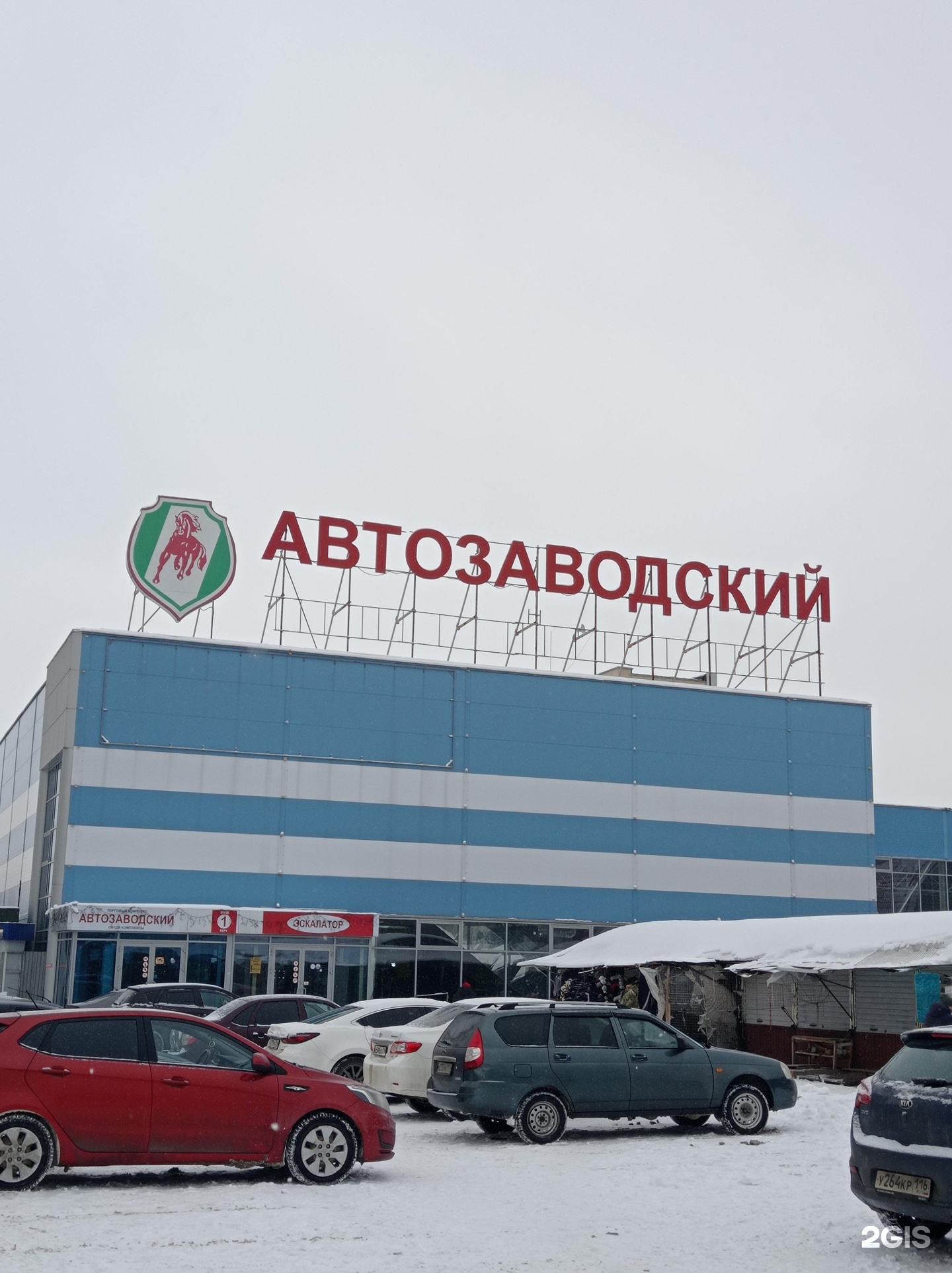 Butun ferma qizni sikadi