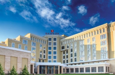 Алматы: Отель Ramada by Wyndham Almaty