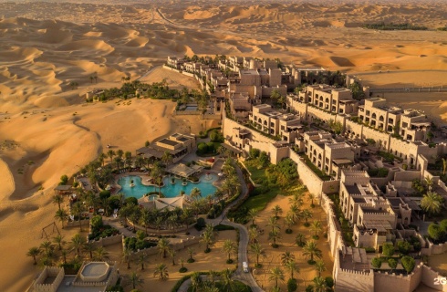 Abu Dhabi: Курортный отель Qasr Al Sarab Desert Resort by Anantara
