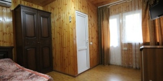 Лоо: Гостевой дом Азанта