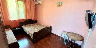 микрорайон Вардане: Гостевой дом Кристалл