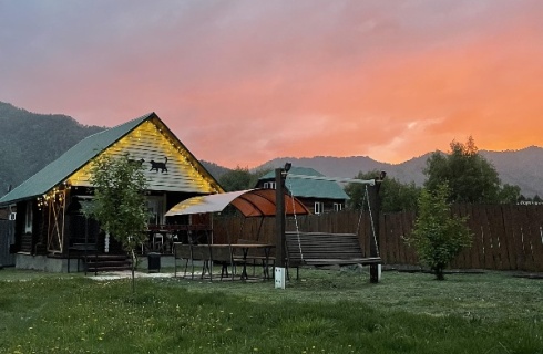 с. Чемал: Турбаза Добрый кот