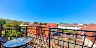 Дивноморское: Отель Баринъ