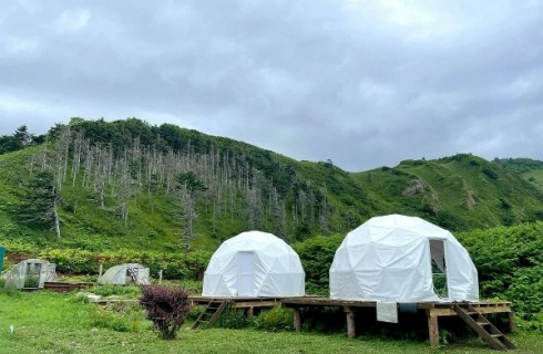 Южно-Курильский городской округ: Глэмпинг Kuril Glamp